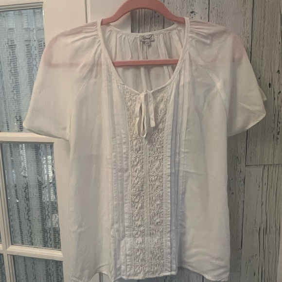 White top - Picture 1 of 2